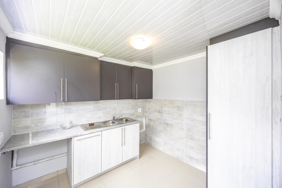 5 Bedroom Property for Sale in Sunnyridge Eastern Cape